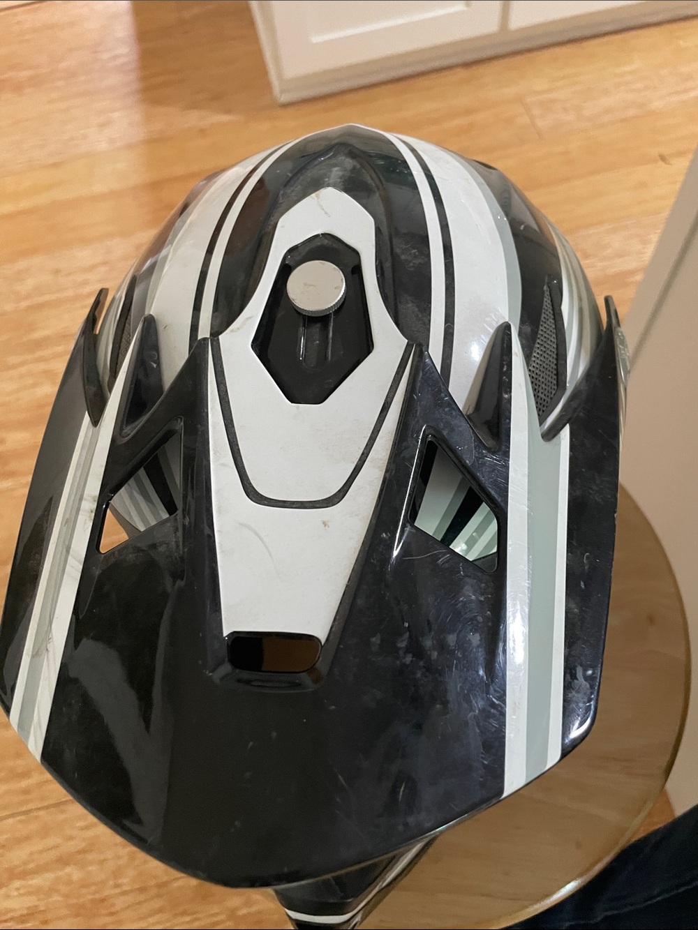 Kali Full-Face Helmet in Black and Gray - Picture 2 of 4